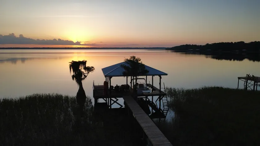 Lake Santa Fe Getaway | Private Dock + Kayaks - Image 1