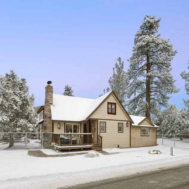 Golden Pines | Hot Tub+A/C+Dog Park+Fenced XL Yard - Image 1