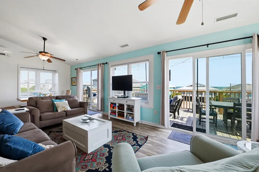 Private Beach Access w/ Ocean View, Sleeps 10 - Image 1