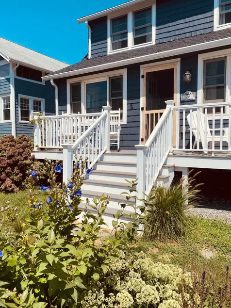 Ocean view cottage in Indian Neck - Image 1