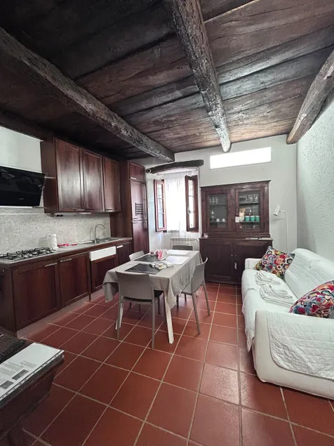 Il Sasso apartment in the historic center - Image 1