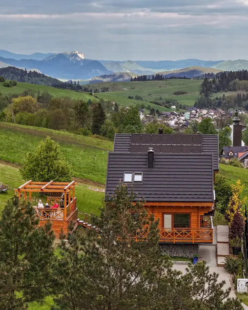 Holenderski Spisz Villa with Breakfast, Sauna, Hot Tub - Image 1