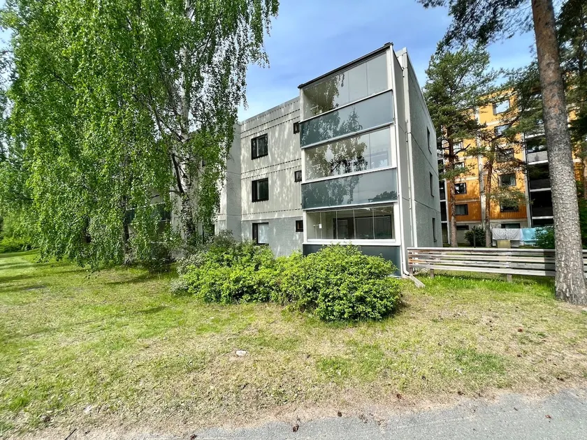 First-floor studio, free parking - Image 1