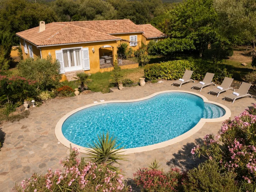 Charming villa with pool – 10 min from Calvi - Image 1
