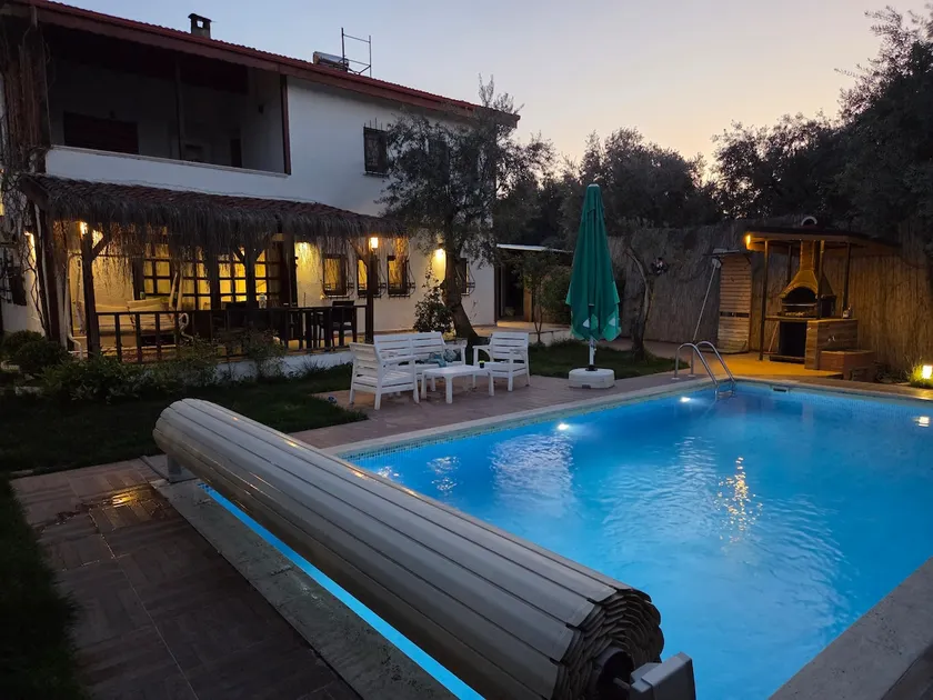 Antique House Iznik Heated Pool - Image 1