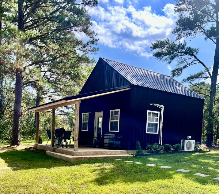 Cozy 2 bedroom cabin nestled in the pines - Image 1