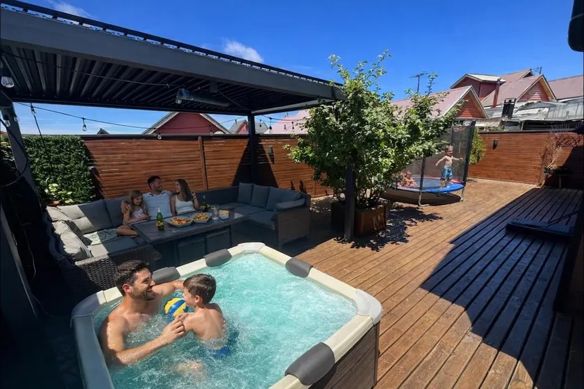 Family Home / Private Parking / Terrace / Hot Tub - Image 1