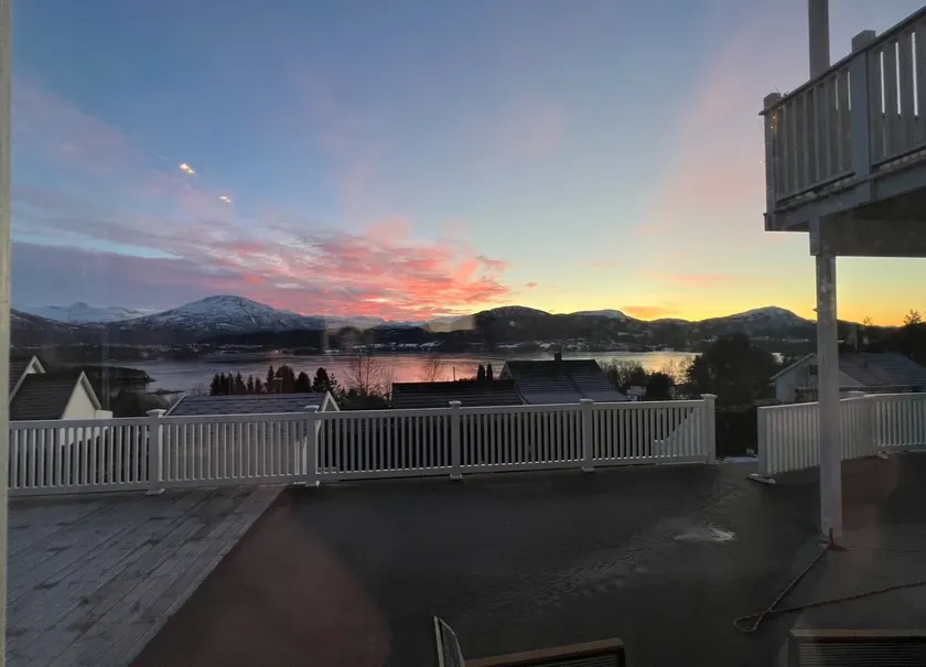 Large house with a great view - Image 1