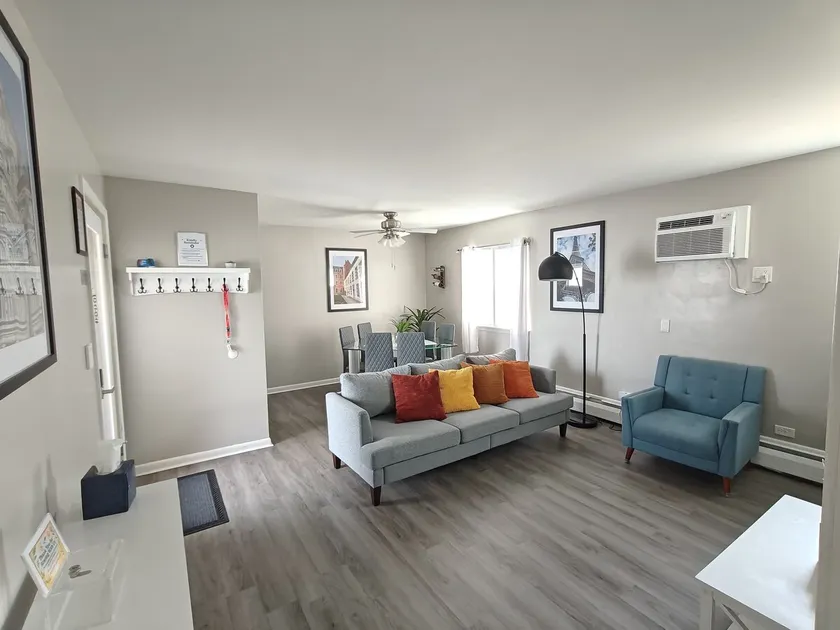 Comfy - 2 Bedroom 3 beds 1 bath Apartment - Image 1