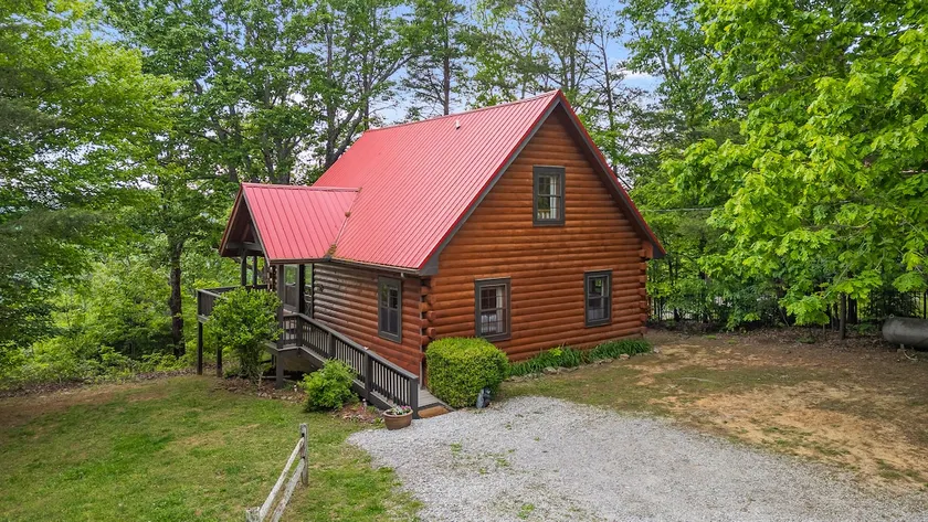 Cozy Bluff View Cabin w/ Hot tub in Monteagle - Image 1
