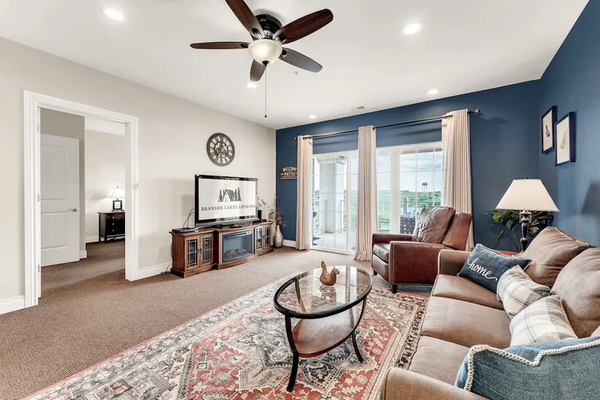 Gorgeous Large, Central Branson, Elevator, Pool! - Image 1