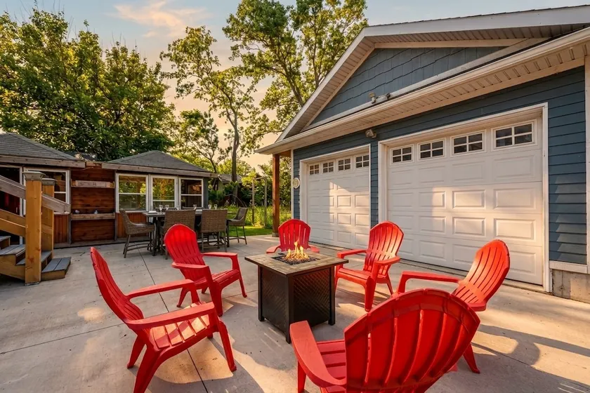 Lake View Home | Close to Beach | Fire Table- - Image 1
