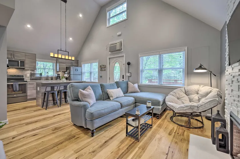 Near Lakes & Resorts: Pet-Friendly Long Pond Abode - Image 1
