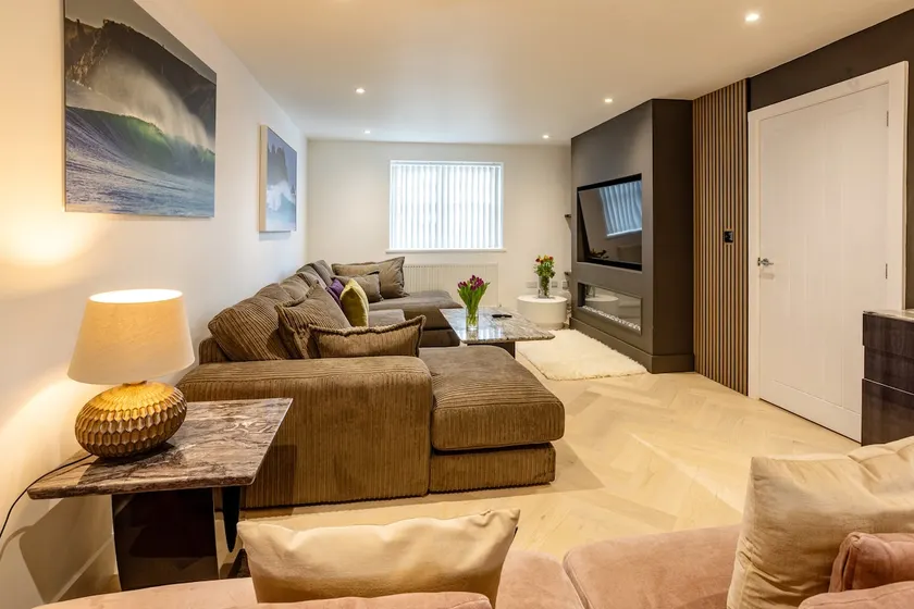 Luxe Detached 3 Bed Luxe House on Exclusive Private Estate Close to Coast Free Hot Tub Sleeps 6 Private Parking for 2 Cars - Image 1