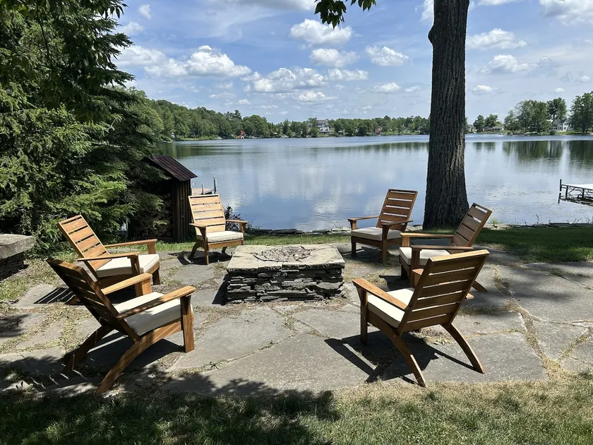 12 Bedroom Lake House, 150 ft Lakefront, 1 Acre, Beach, Ski Elk Mountain Poconos - Image 1