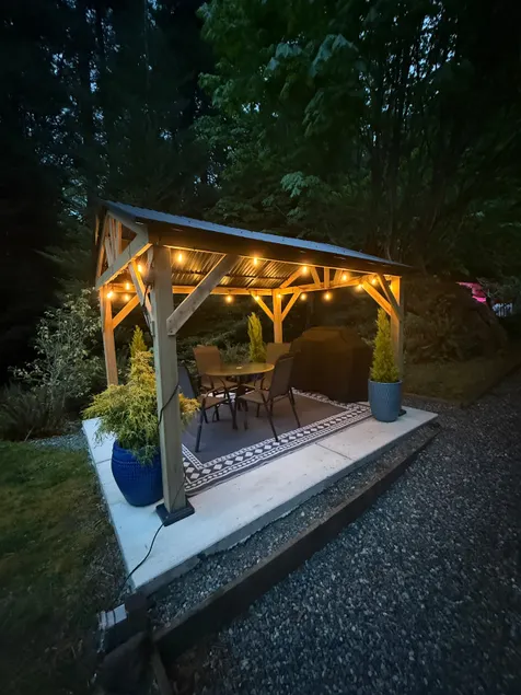 Modern studio with hot tub and patio access  - Image 1