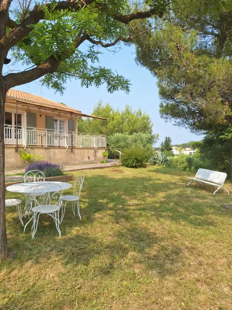 Large air-conditioned villa on the outskirts of Beaucaire. - Image 1
