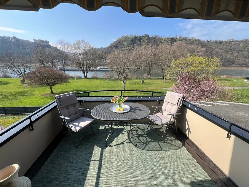 Exclusive accommodation with direct Rhine views - Image 1