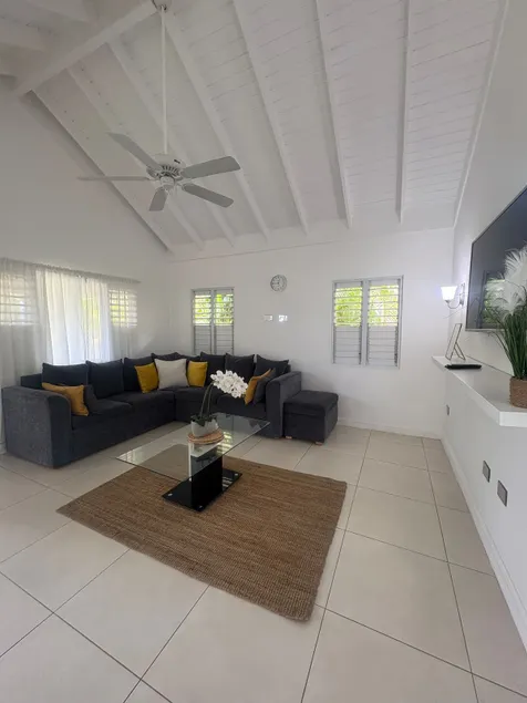 Eshae Living Luxury 3BR Beach House - Image 1