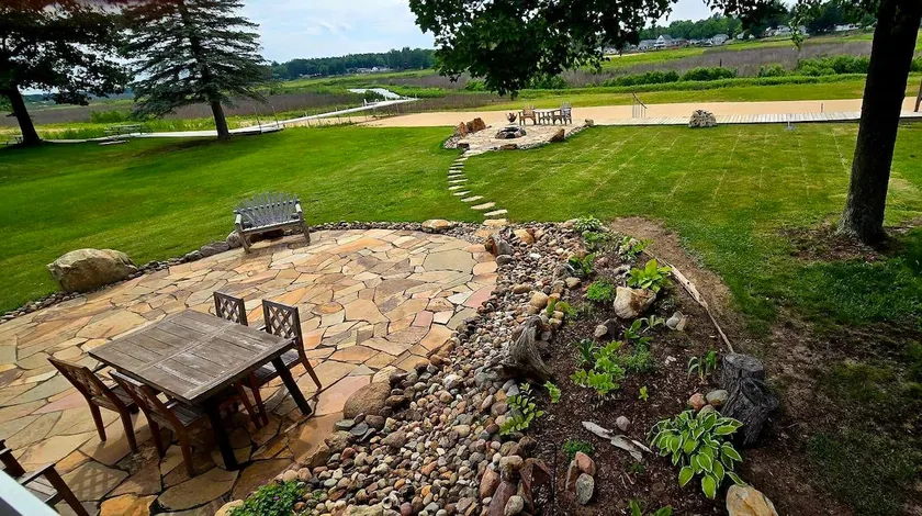 The Sunset Bungalow: River, views & room to gather - Image 1