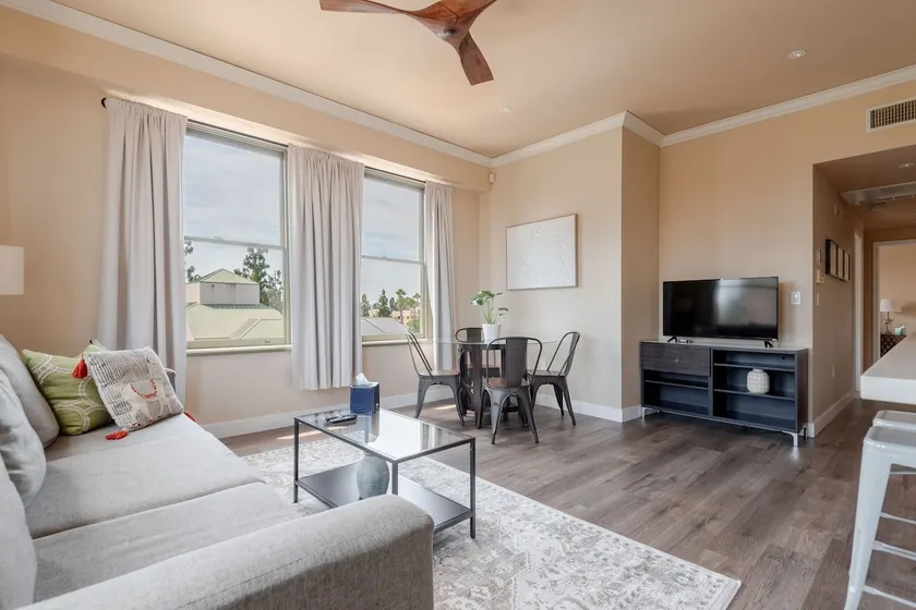 Remodeled 4th Floor Corner Unit w/ Fireworks View - Image 1