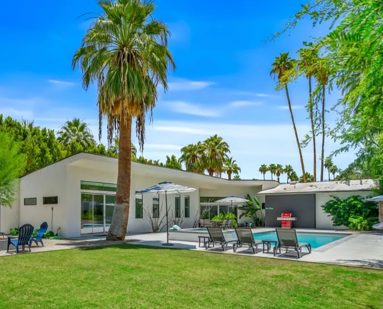 A+ Location. Quiet, Chic & Private. Near Downtown - Image 1