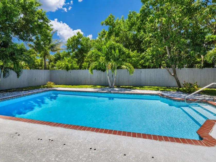 Spacious 4BR Retreat•Heated Pool• Family-Friendly - Image 1
