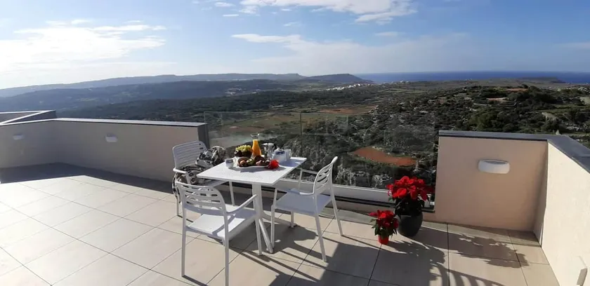 Southridge PH with jacuzzi, TOP views by Homely - Image 1