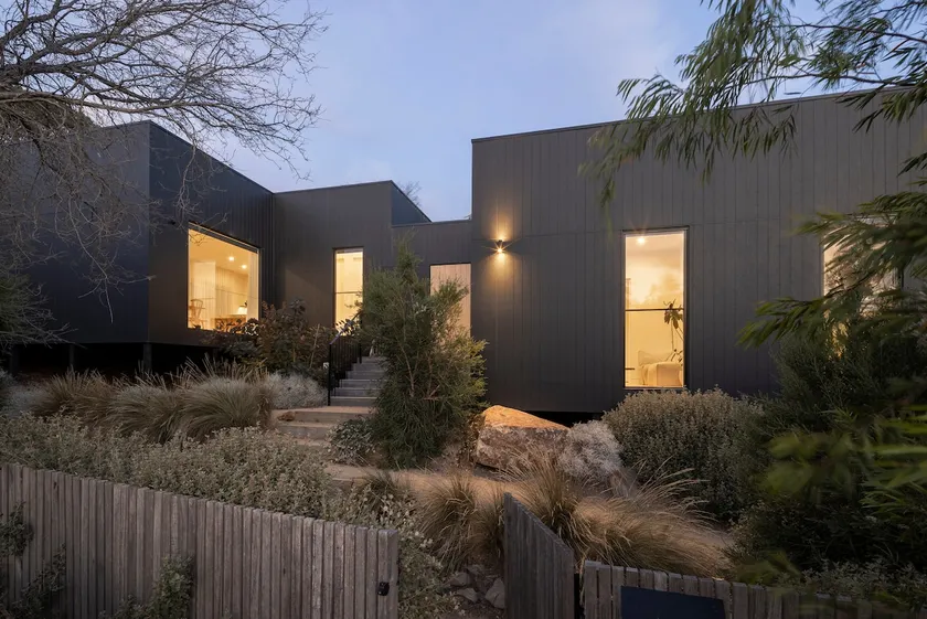 Stylish Coastal Retreat - Image 1