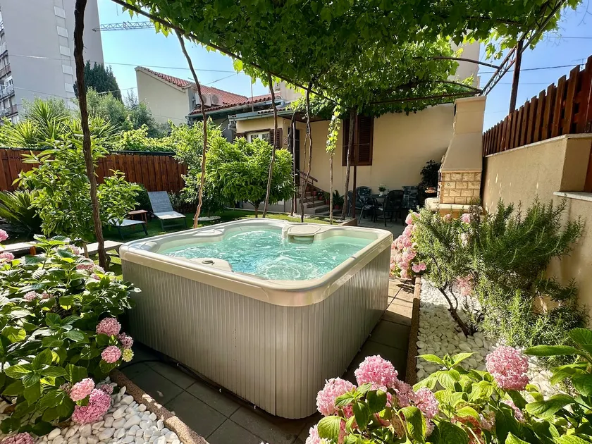 Antique Garden Villa - Image 1