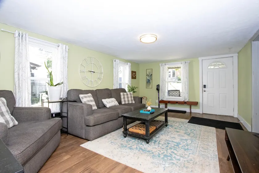 Peaceful 2-BR Apartment in the Heart of Smithville - Image 1