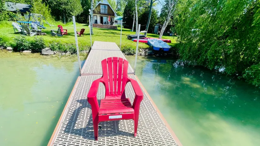 Cozy Lakefront Cottage - Canoeing, Fishing, Swimming & Firepit - Image 1