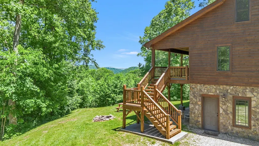 30 Acres of Privacy - Sleeps 15 with Pool Table - Image 1