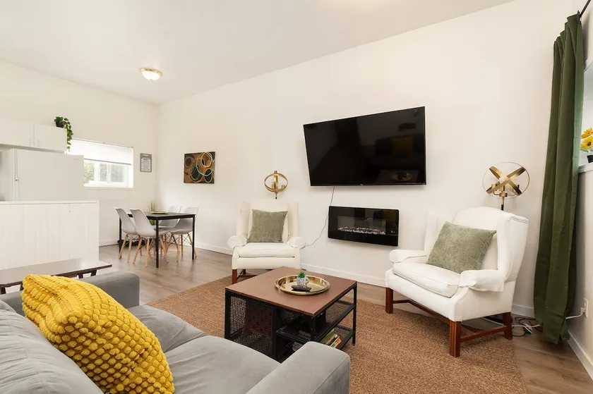 Minimalist Suite w High Ceilings & Parking! Unit A - Image 1