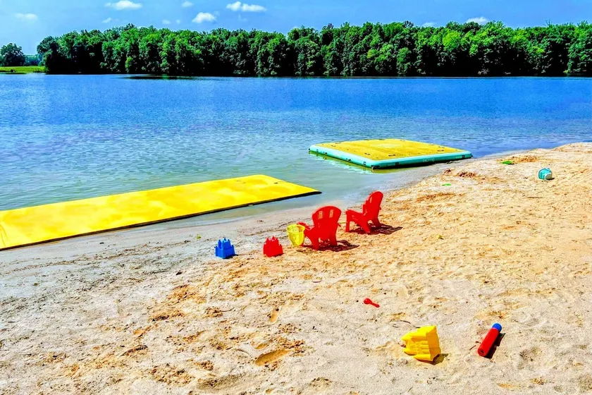 Lakefront with 120' Beach, Views, Wifi @ Lake Anna - Image 1