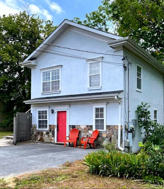 Red Bank Cozy Nest - Image 1