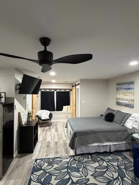 Contemporary Full Studio w/kitchen in McKinney! - Image 1