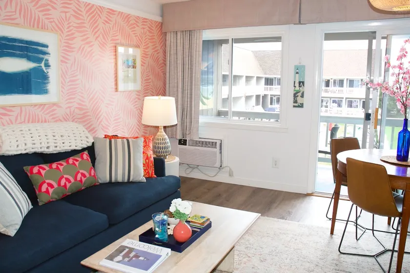 Cozy Poolside 1 BR in town | Fast WiFi - Image 1