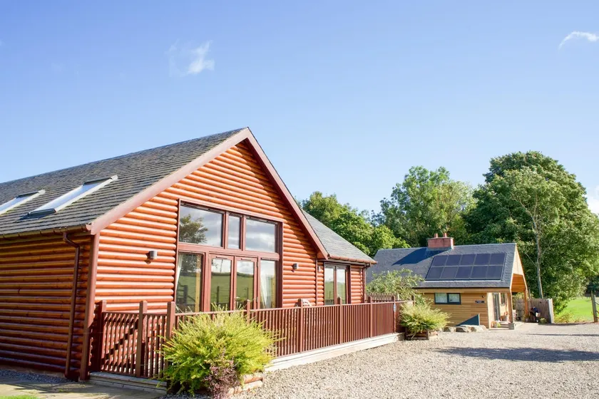 Plum Tree Lodge - Image 1