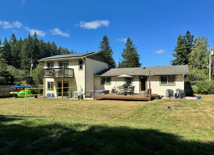 Spacious House with Game Room, 2 mins from Jed Smith Redwood Park & Smith River - Image 1