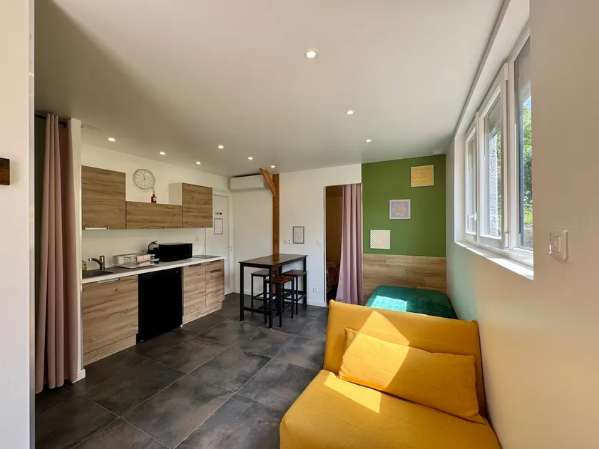 Nice studio in Beaujolais Secure closed parking - Image 1