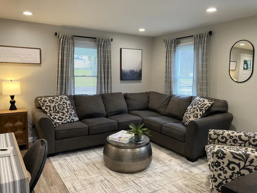 Thelma's Place is a cozy, three bedroom house, newly remodeled - Image 1