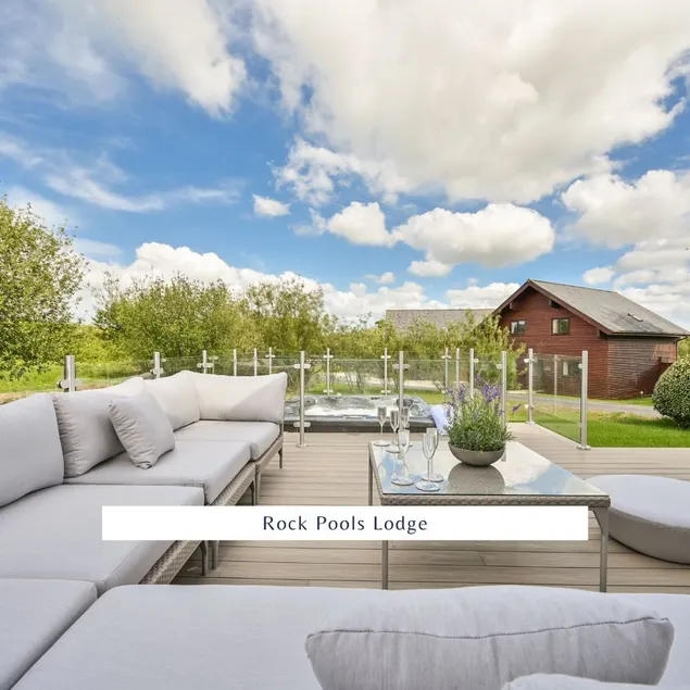 Sunken hot tub Luxury Lodge large terrace & garden - Image 1