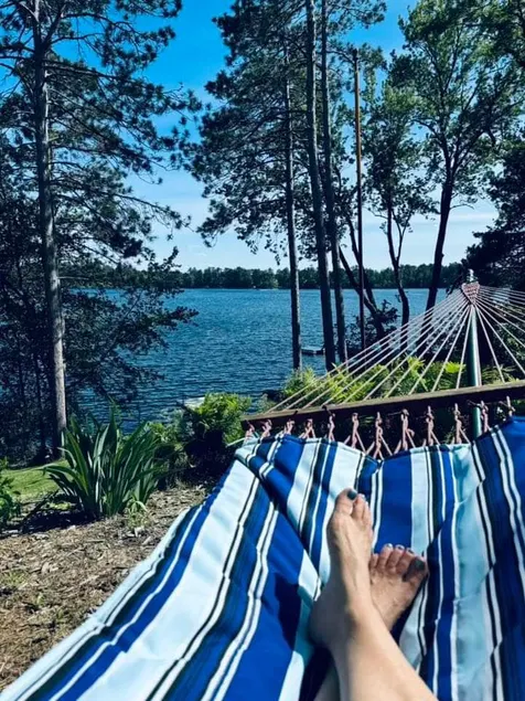 Family Fun at The Lake | Spacious Cottage Retreat - Image 1