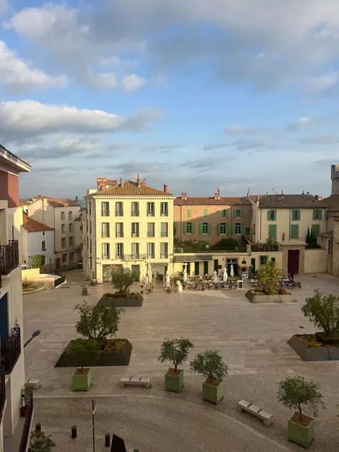 Redecorated apartment with wonderful view - Image 1