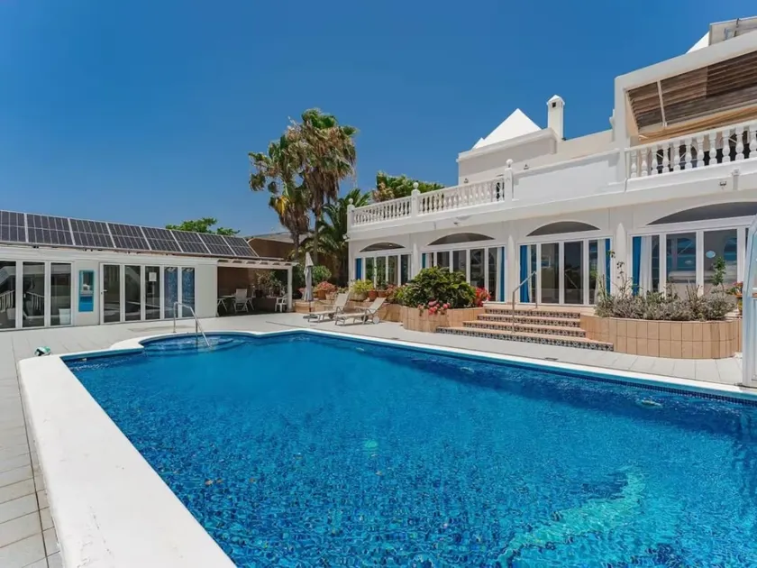 Gorgeous Golf Villa Heated Pool Sea view - Image 1