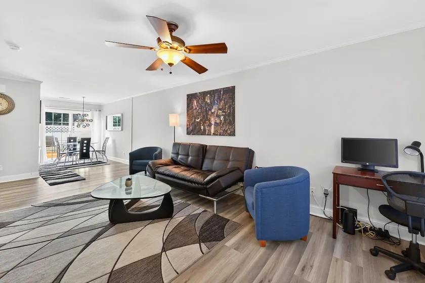 Modern Executive Townhome • Sleeps 6•Pool•FastWiFi - Image 1