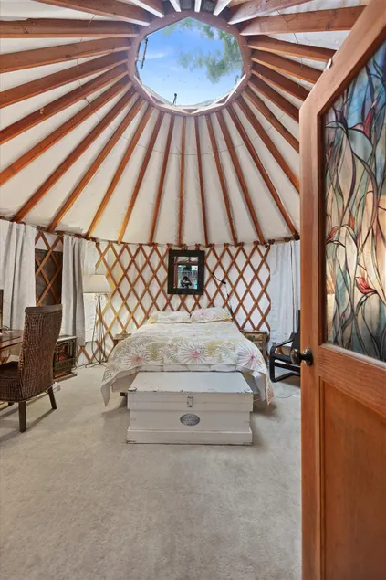 Luxurious Yurt Retreat 2 Mins to Sea-Tac Airport - Image 1