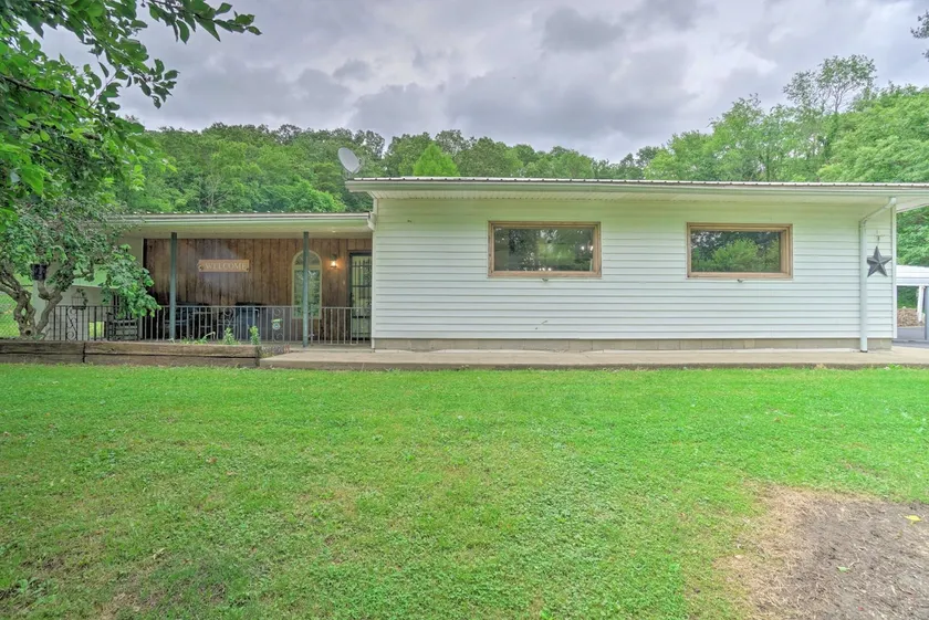 Quaint Zanesville Home w/ Game Room & Yard! - Image 1
