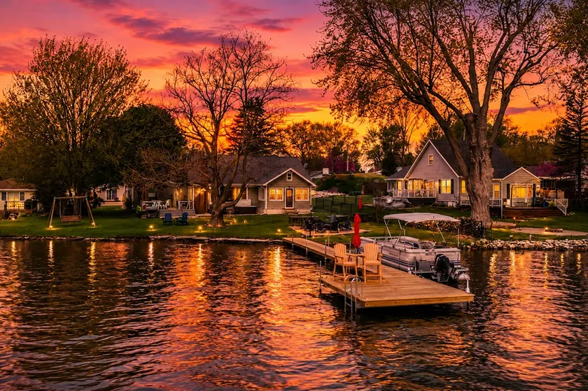 Lakefront Family Fun | HotTub • Game Room • Kayaks - Image 1